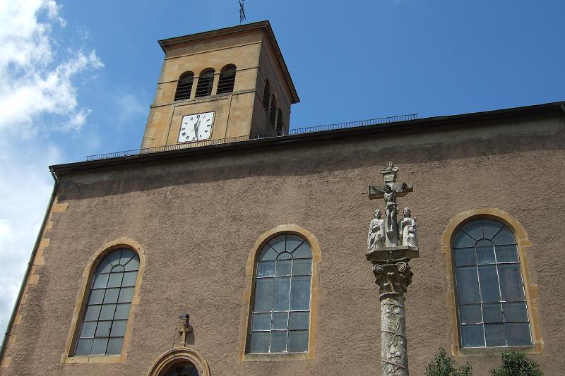 3-7-06 Noveant-sur-Moselle.JPG - ... und mehr oder weniger interessanten Kirchen ...